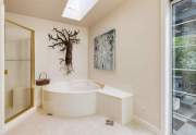 Master-soaking-tub