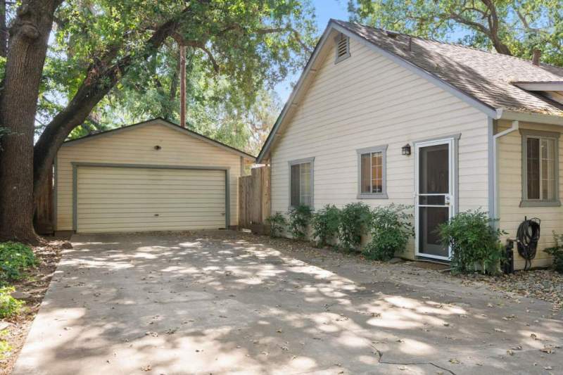 Driveway-to-kitchen-door