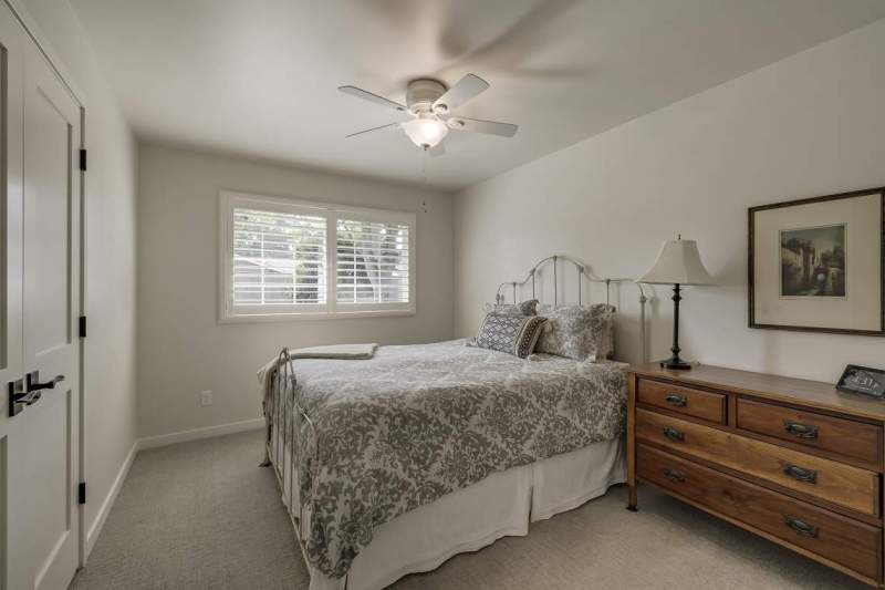 Bedroom-2-with-plantation-shutters