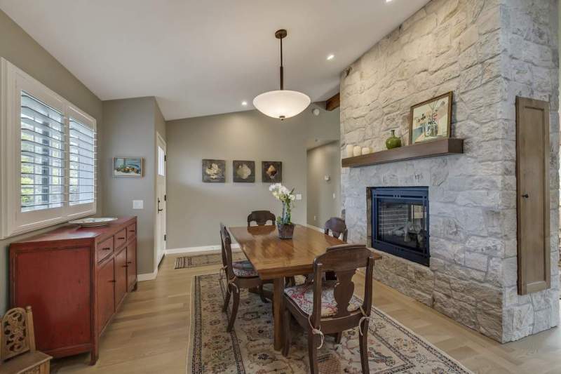 Dining-Room-with-fireplace