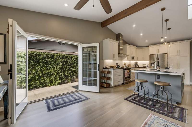 French-Doors-open-to-kitchen