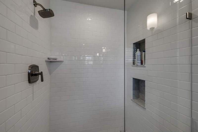 Master-shower-with-niches