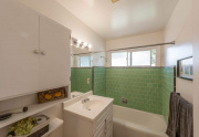 960 Karen Dr Chico CA 95926-large-019-17-Bathroom-1500x998-72dpi